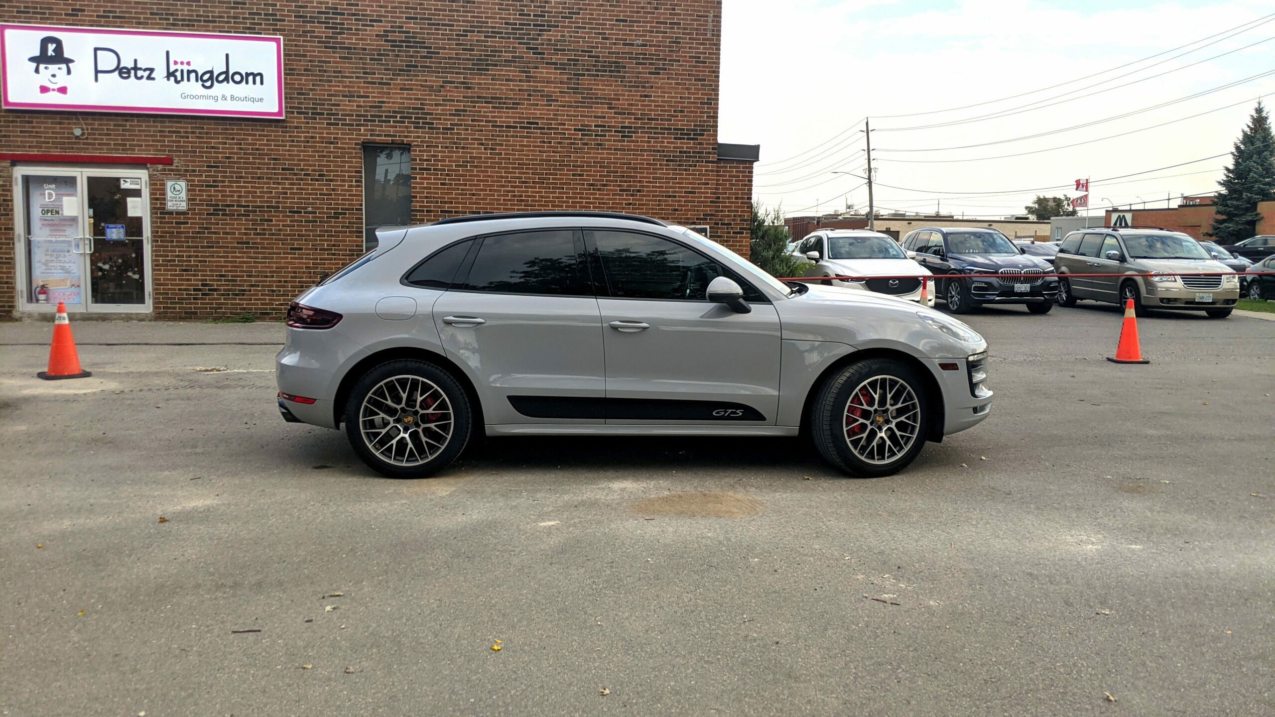 Porsche Macan Inozetek Chalk Grey Concept Wraps